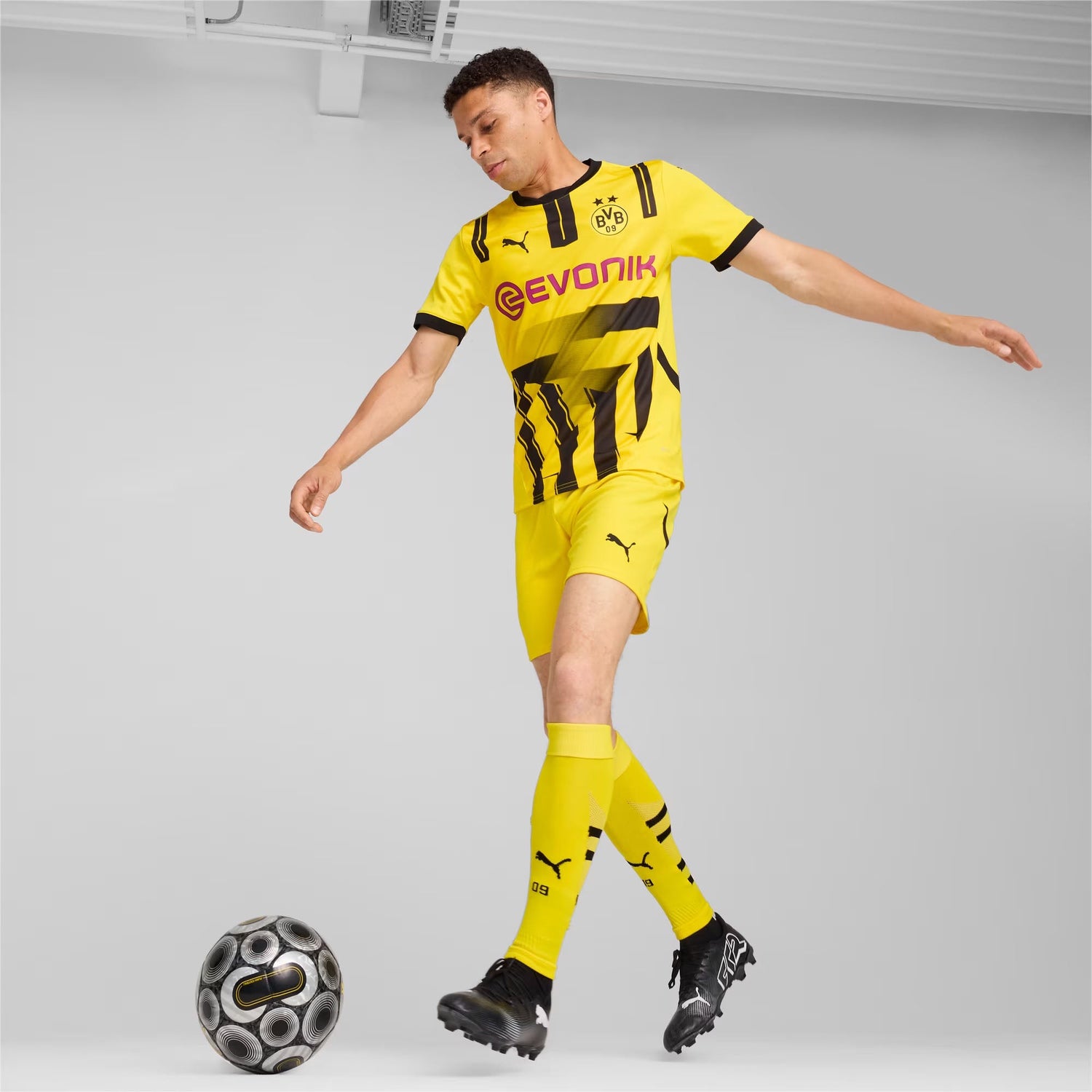 Borussia Dortmund Cup 24/25 Football Shirt